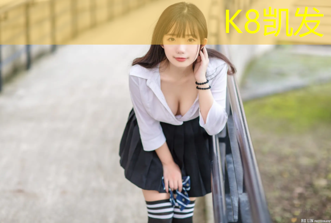 K8凯发天生赢家一触即发：乒乓球台头顶球